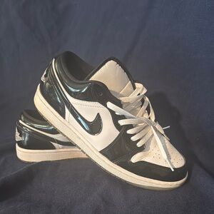 Nike Classic Black and White Low-Tops